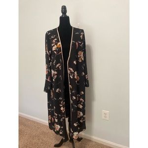 Solitaire black floral duster kimono size L